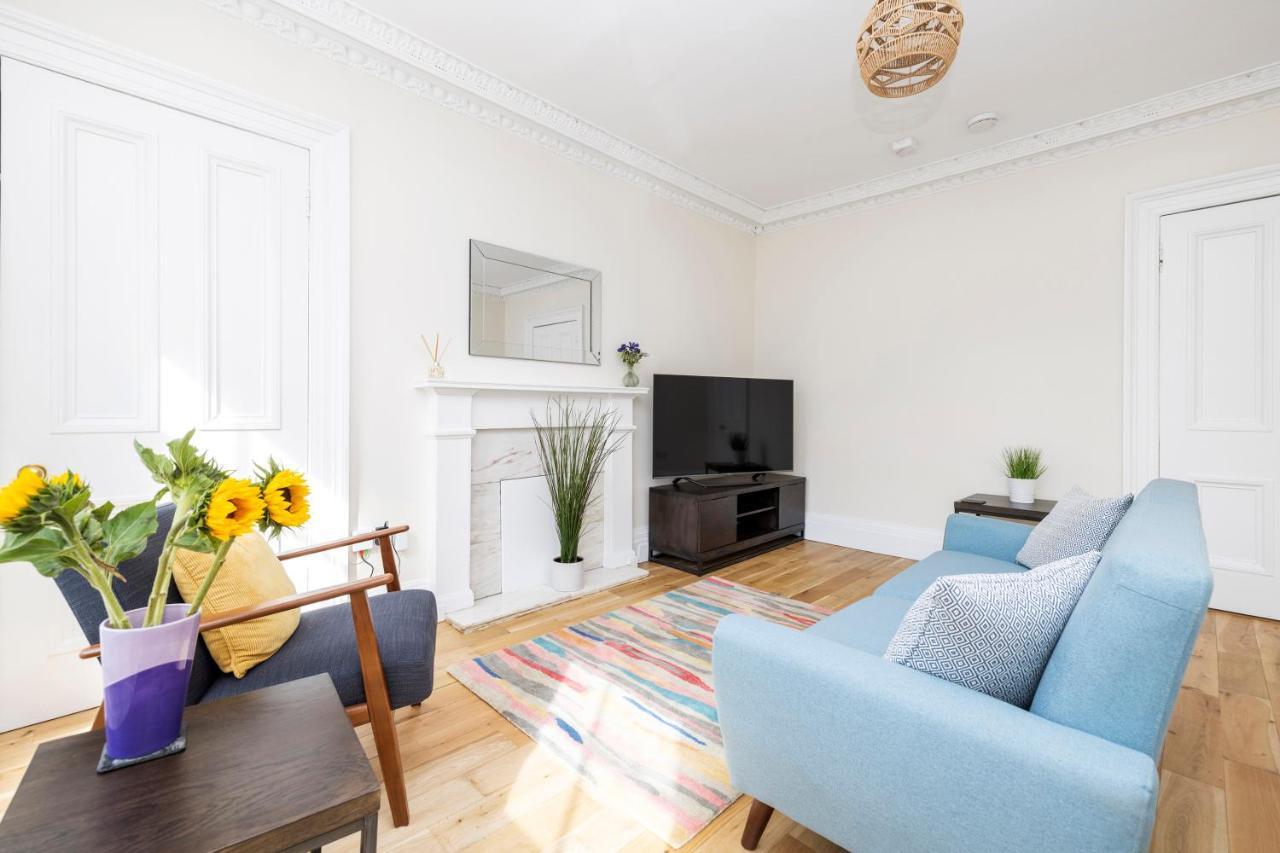 2 Bedroom Apartment On Peebles High Street 외부 사진