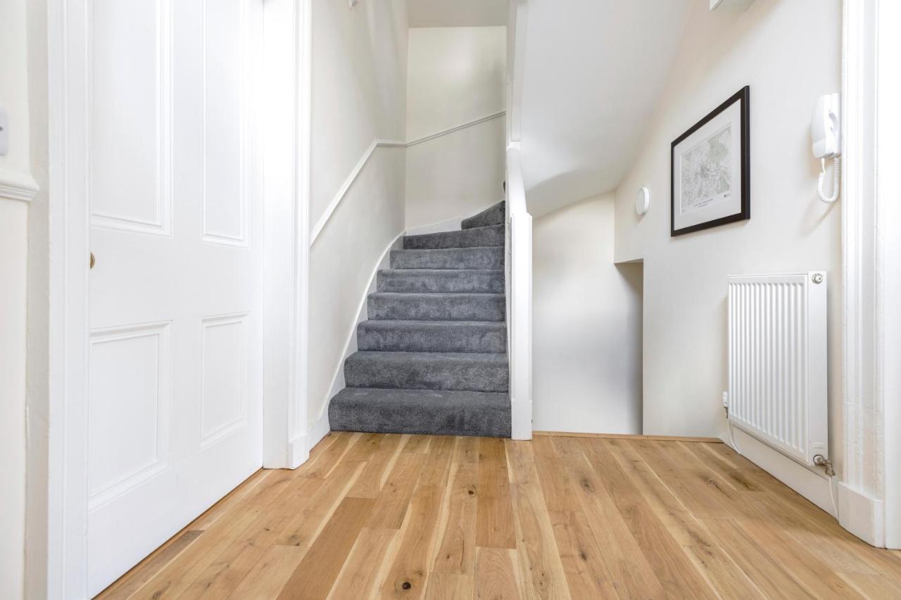 2 Bedroom Apartment On Peebles High Street 외부 사진